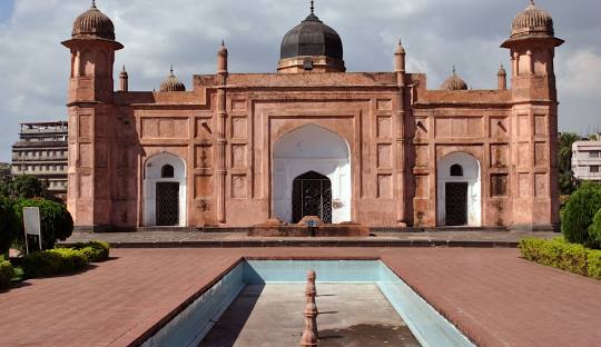 Lalbagh Fort – A Peaceful Place Full of History